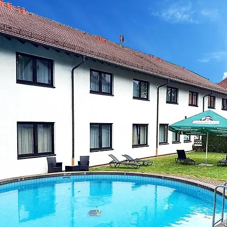 Hotelgasthof Schmucker מלון