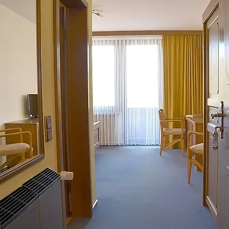 Hotelgasthof Schmucker מלון